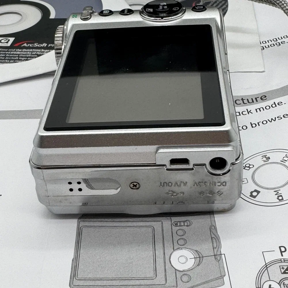 GE A730 Digital Camera Silver 7.0MP 3x Optical Zoom Point and Shoot with Box